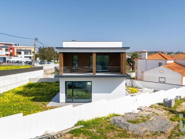 Casa / Villa T4 em São Pedro da Cadeira de 220,00 m² 220m² São Pedro Da Cadeira
