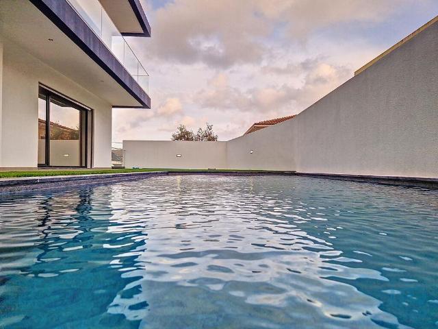 Casa / Villa T4 em Santa Iria de Azoia, São João da Talha e. 290m² Santa iria de azoia