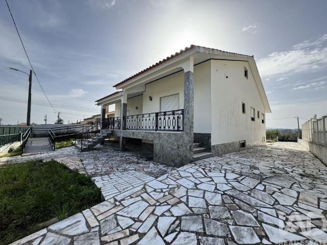 Casa / Villa T4 em Tomar e Santa Maria dos Olivais de 244 m²