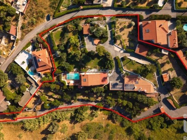 Casa / Villa T5 em Alverca do Ribatejo e Sobralinho de 320 m. 320m² Alverca do Ribatejo e Sobralinho