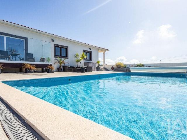 Casa / Villa T5 em Bárrio de 387,00 m² 387m² Bárrio