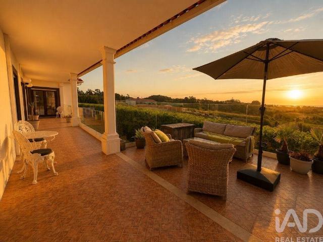 Casa / Villa T5 em Bárrio de 387,00 m² 387m² Bárrio