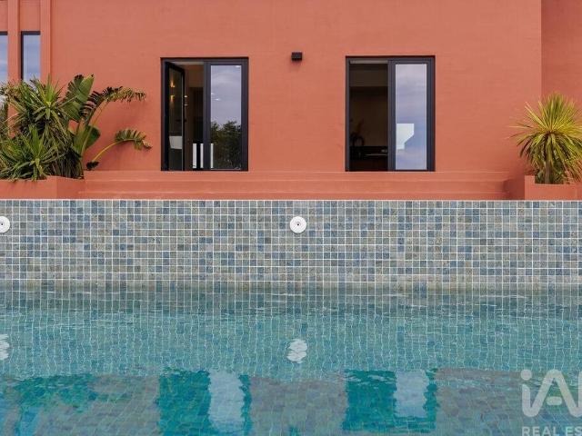 Casa / Villa T5 em Charneca de Caparica e Sobreda de 275 m² 275m² Charneca De Caparica