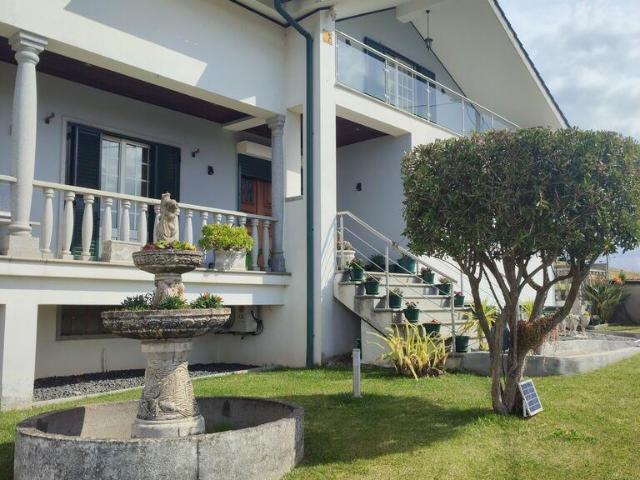 Casa / Villa T5 em Covas e Vila Nova de Oliveirinha de 243,00 m²