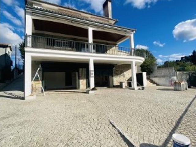 Casa / Villa T5 em Parada de Cunhos de 436,00 m²