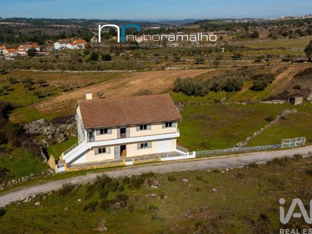 Casa / Villa T5 em Vascoveiro de 268,97 m²