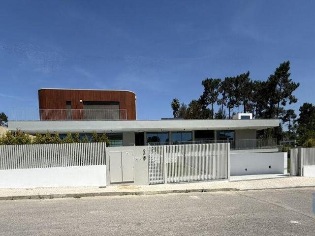 Casa / Villa T6 em Corroios de 408,00 m²