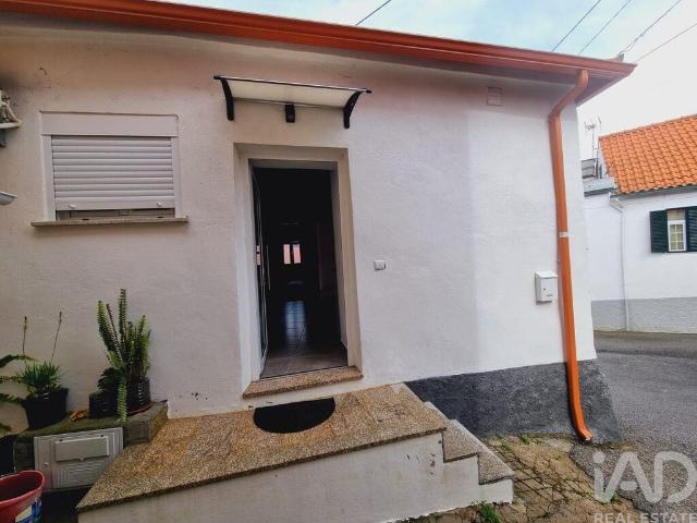 Casa / Villa T2 em Mouraz e Vila Nova da Rainha