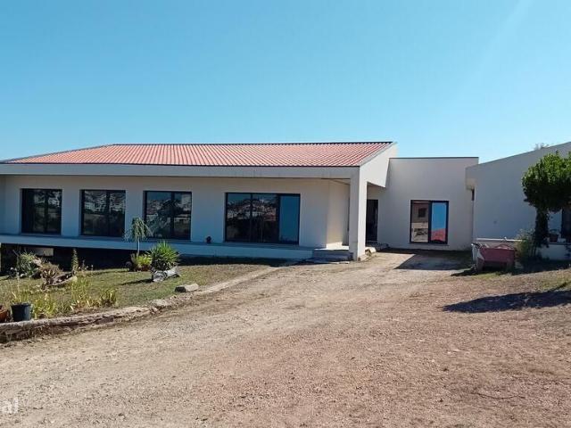 Casa / Villa T3 em Mogadouro, Valverde, Vale de Porco e Vilar de Rei d