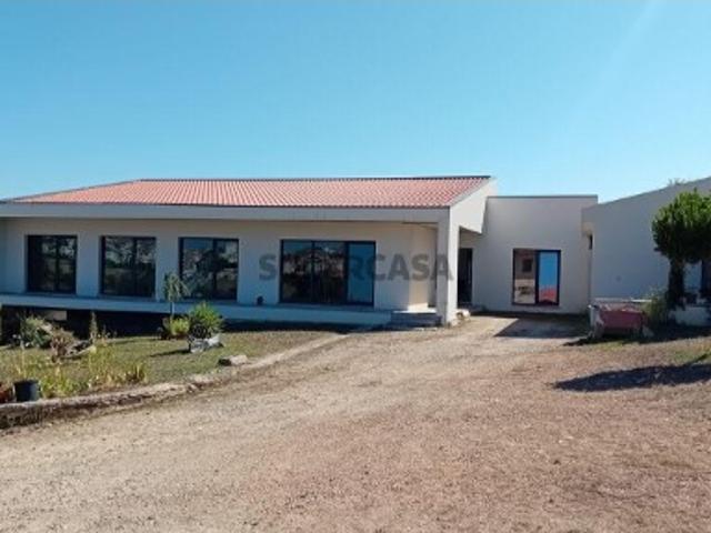 Casa / Villa T3 em Mogadouro, Valverde, Vale de Porco e Vilar de Rei de 324,00 m²