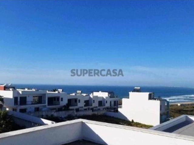 Casa / Villa T3 em Lourinhã e Atalaia de 231,00 m²