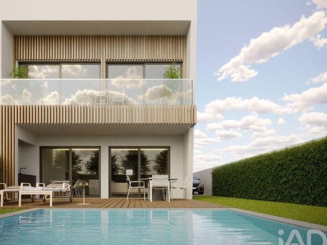 Casa / Villa T3 em São Domingos de Rana de 189,00 m²