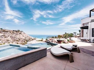 Casa White