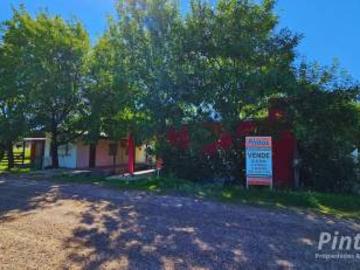 Casa y 2 dptos sobre colectora Autovia. Funcionando para renta temporaria. Piscina. SAN JOSE. ENTRE RIOS