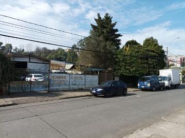 Casa y garage, amplio sitio, 2 cuadras plaza penco