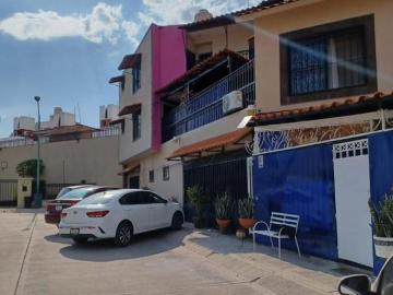 CASA Y DEPARTAMENTOS