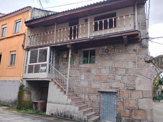 CASA Y FINCA RIBADAVIA