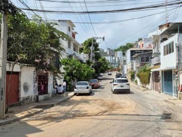 Casa y Local Comercial en la Farallon, Calle Caracol