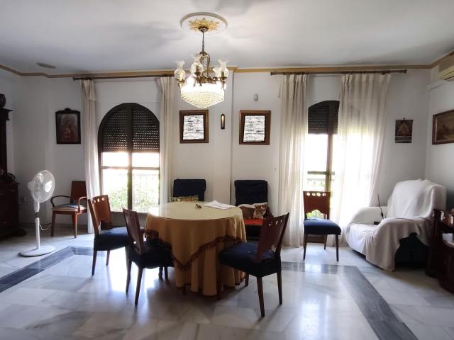 Casa y local en venta