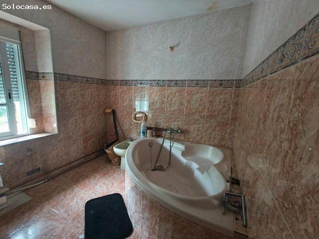 Casa y negocio en Mera de Arriba, Ortigueira