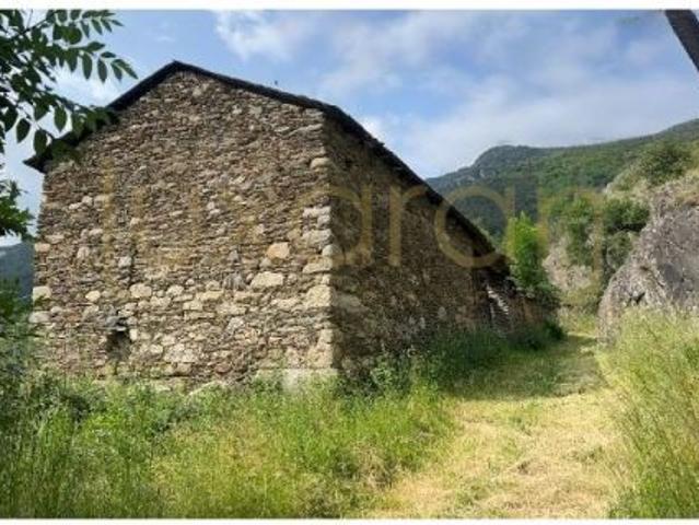 Casa y Pajar con terreno en La Guingueta dÀneu