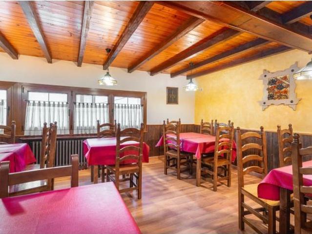 CASA Y RESTAURANTE EN VENTA EN CALEAO CASO