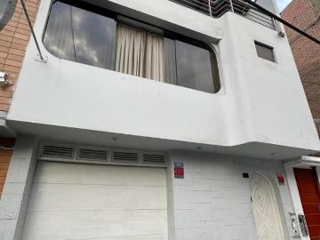 CASA ZAFIRO TOTALMENTE REMODELADA CON ACABADOS DE LUJO