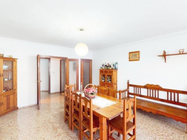 CASA ZONA CALVARIO MUY AMPLIA