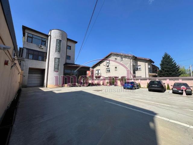Casa 15 camere cu parcare mare Jiului