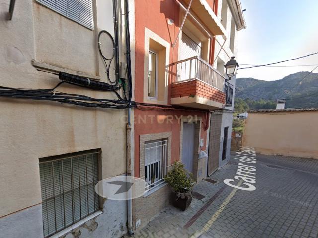 Casa 100 m² en L’Orxa C/ Cervantes, 6 – VENDIDA ALQUILADA – Ingreso 125 €/mes hasta 02/2031