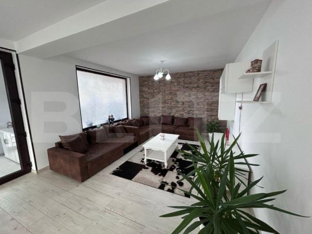 Casa 240 mp, 5 dormitoare, 2000 mp curte, zona Aeroportului
