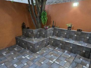 Casa 2 niveles en excelente ubicación en privada