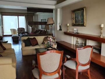 Casa con amplios ambientes y jardines*355 m2*, Pedro Irigoyen Surco
