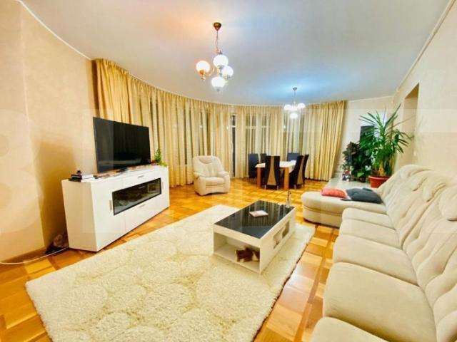 Casa 320 mp, terasa, gradina, garaj, zona Golden Tulip