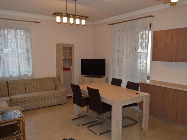Casa 3 camere + curte central