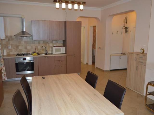 Casa 3 camere + curte central