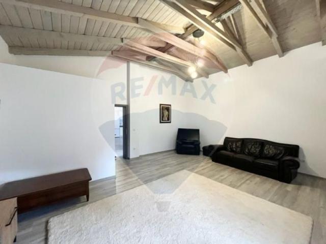Casa 3 camere de inchiriat str. Tocilele de Sus, Sadu