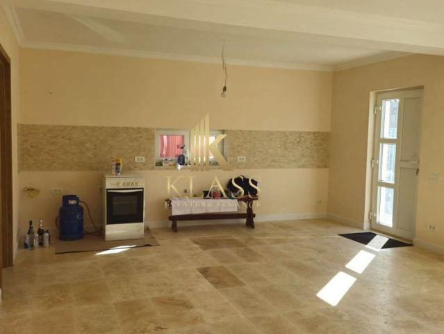Casa 3 camere de locuit/firma, proaspat renovata, prima inchiriere, fo