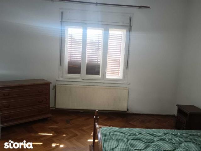 Casa 3 camere Sibiu piata Cluj, Garaj, curte, mansarda la garaj