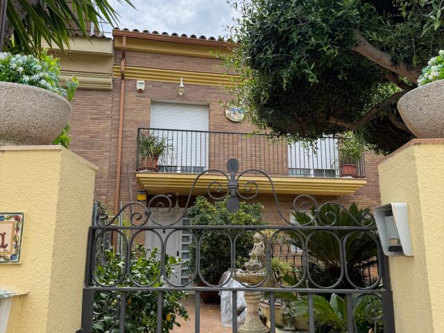 Casa 3 dormitorios 227 m2