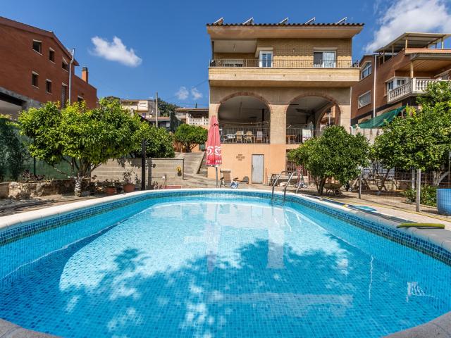 Casa 3 dormitorios 281 m2