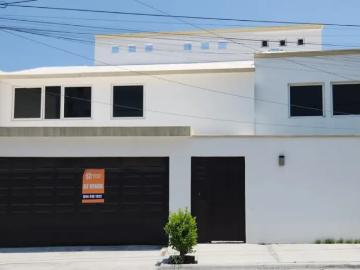 CASA 3 O 4 RECAMARAS EN FRACCIONAMIENTO VALLE REAL
