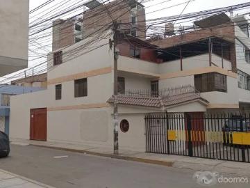 CASA 3 PISOS EN ESQUINA 184 M