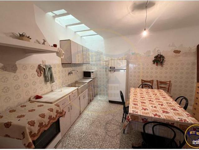 CASA 3 PLANTAS EN VENTA EN MIRA
