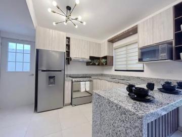 Casa 3 Recámaras con Cocina Independiente y Amplio Patio en Viñedos, Torreón