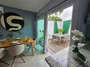 Casa 3 recámaras, 2.5 baños, av. Universidades. Playa del Carmen