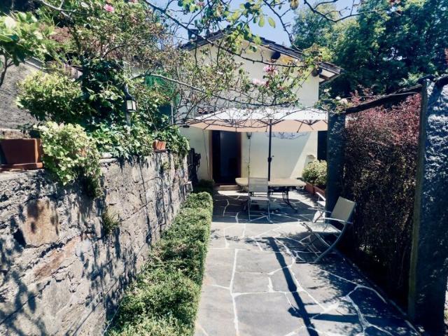 CASA 4.5 LOCALI DA RINNOVARE CON AMPIO TERRENO AD ARANNO