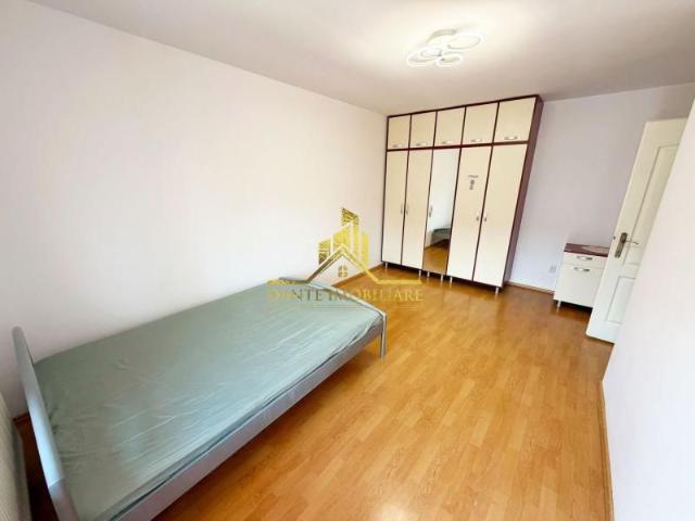 Casa, 4 camere, modern, parcare, curte, balcon, zona Semicentrala