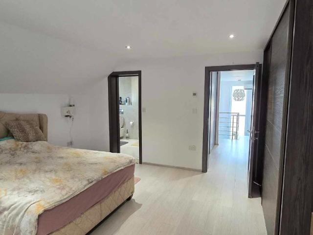 Casa 4 camere de vanzare, Sanmartin, zona str Carmel
