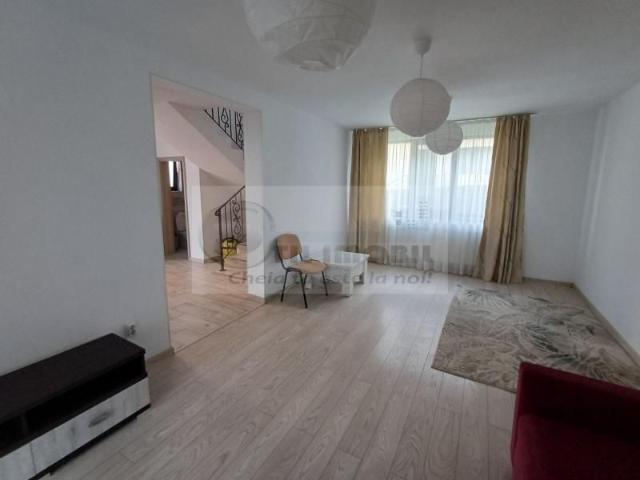 Casa 4 camere, 2 Locuri de parcareZona Valea Adanca 830 euro